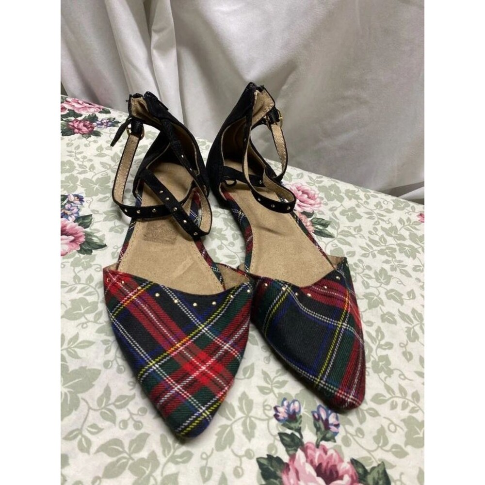Old navy strappy flats size 7 plaid zip back